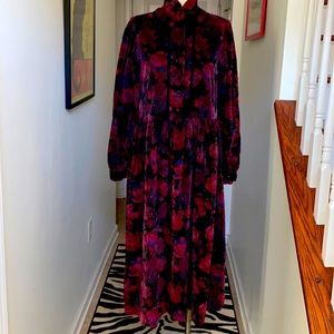 Vintage 1980’s Laura Ashley Velvet Floral Prairie Dress Size 12 😘😘